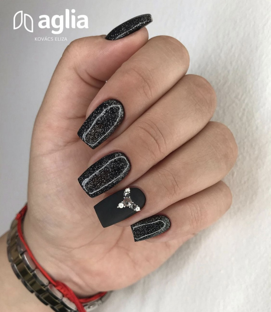 BLACK + CHIC SILVER SPARKLE